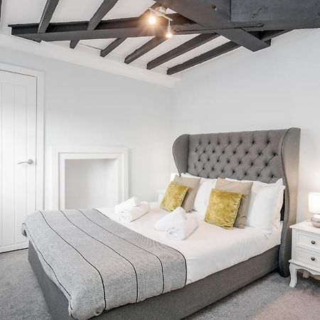 Castle Properties: The Sovereign 5 Bed Town House ウィンザー エクステリア 写真