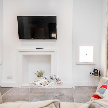 Castle Properties: The Sovereign 5 Bed Town House ウィンザー エクステリア 写真