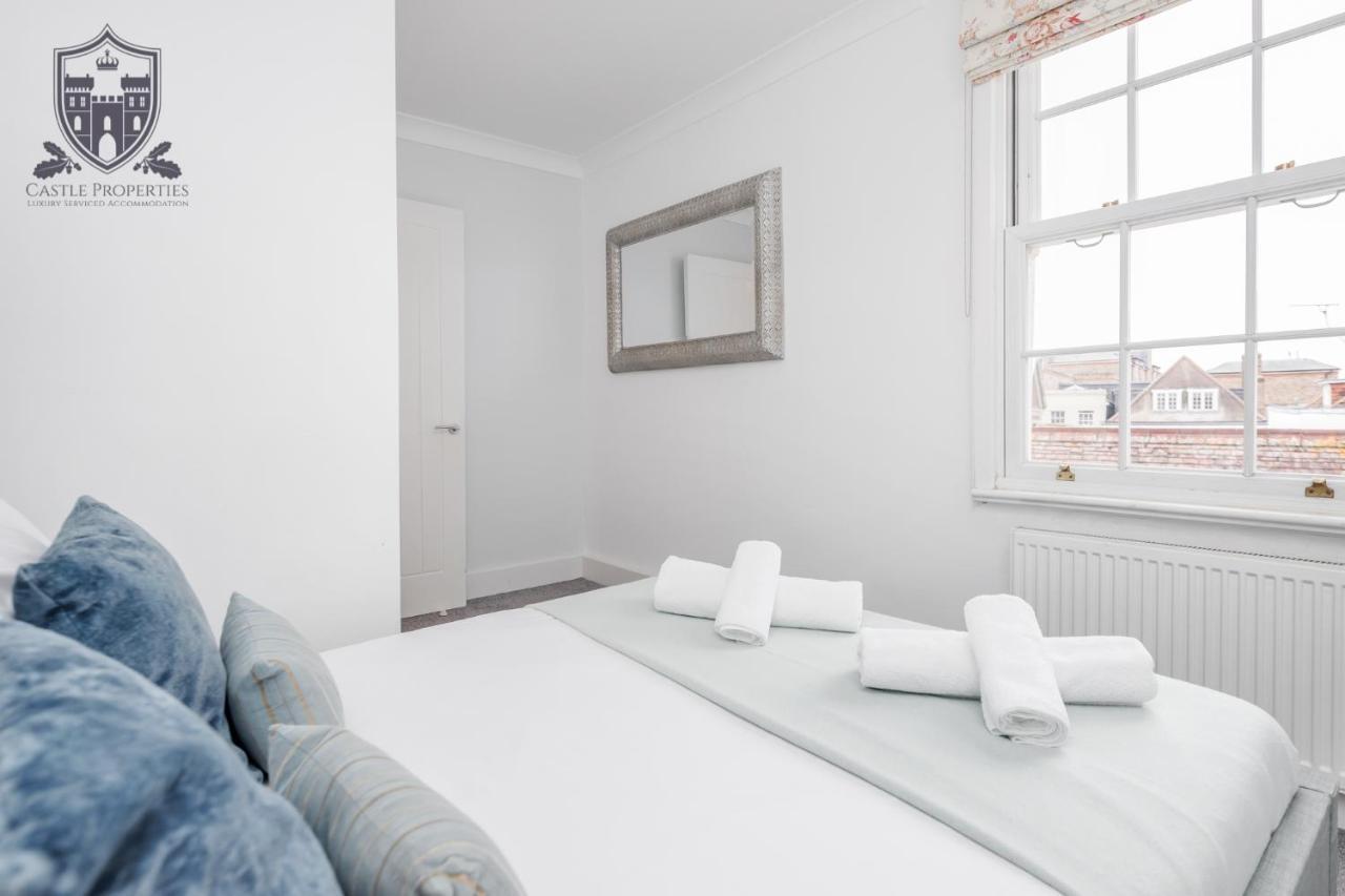 Castle Properties: The Sovereign 5 Bed Town House ウィンザー エクステリア 写真