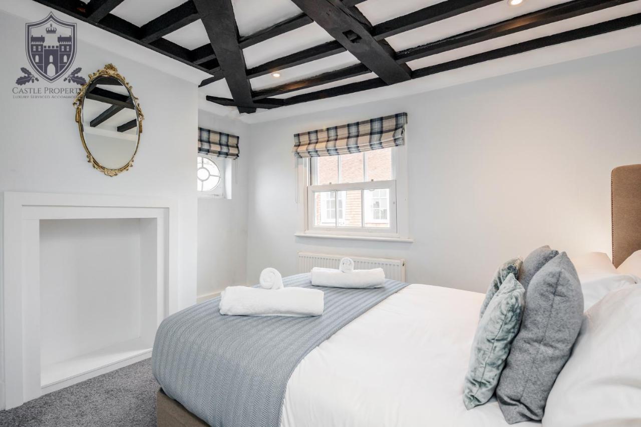 Castle Properties: The Sovereign 5 Bed Town House ウィンザー エクステリア 写真