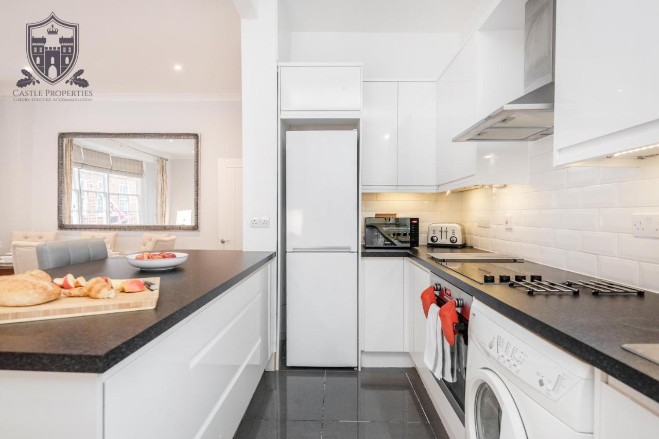 Castle Properties: The Sovereign 5 Bed Town House ウィンザー エクステリア 写真