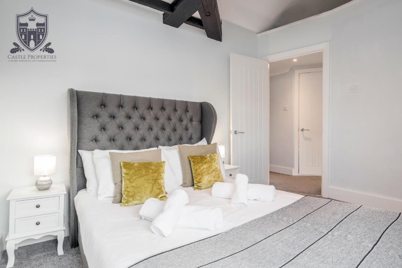 Castle Properties: The Sovereign 5 Bed Town House ウィンザー エクステリア 写真