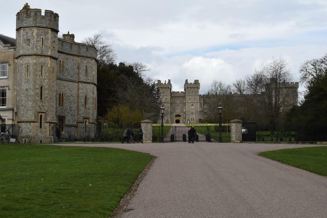 Castle Properties: The Sovereign 5 Bed Town House ウィンザー エクステリア 写真