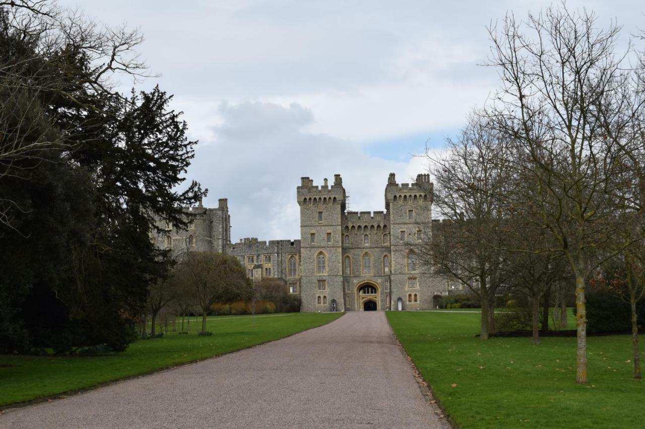 Castle Properties: The Sovereign 5 Bed Town House ウィンザー エクステリア 写真