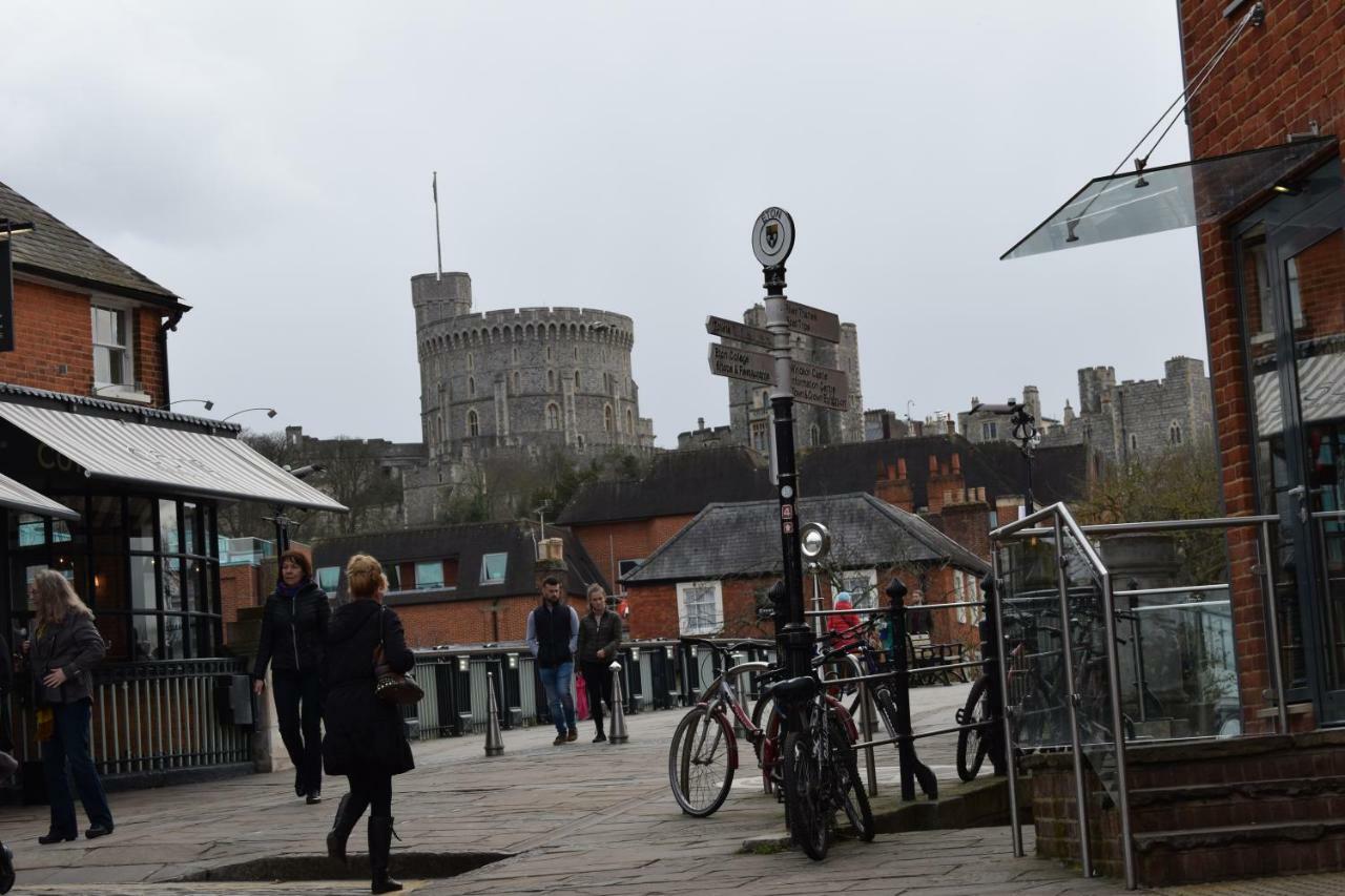 Castle Properties: The Sovereign 5 Bed Town House ウィンザー エクステリア 写真