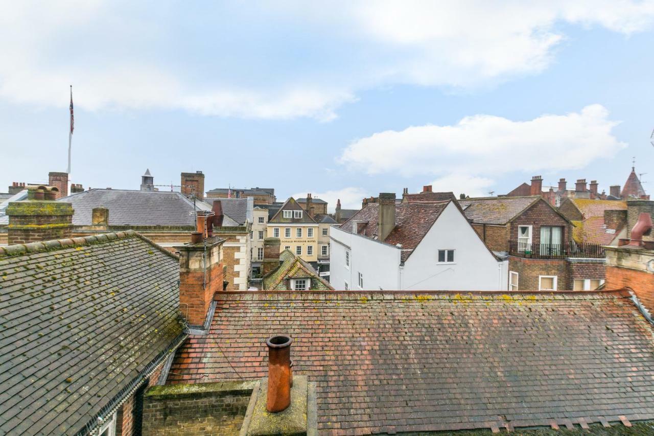 Castle Properties: The Sovereign 5 Bed Town House ウィンザー エクステリア 写真