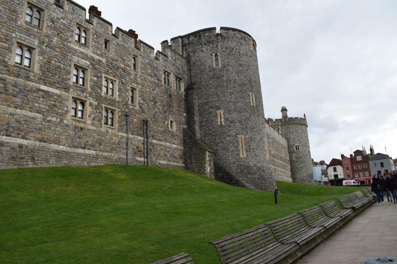 Castle Properties: The Sovereign 5 Bed Town House ウィンザー エクステリア 写真